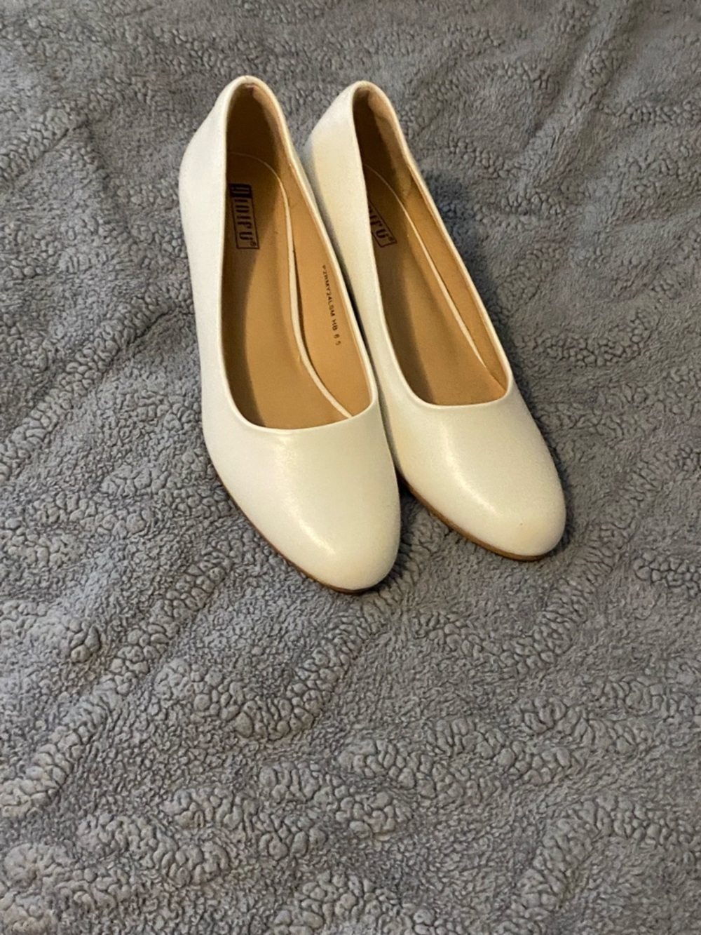 IDIFU Cream Pointed-Toe Women's Flats